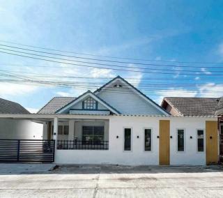 ขายบ้านเดี่ยวรีโนเวทใหม่ หมู่บ้านลัดดารมย์ศรีราชา ใกล้เทศบาลสุรศักดิ์ FP-H02280 