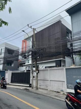 HR 10117 ให้เช่าบ้านเดี่ยว 3 ชั้น 100 ตรว. 360 ตรม. ซอย 20 มิถุนา ถนนสุทธิสารวินิจฉัย ใกล้ MRT สุทธิสาร เหมาะทำออฟฟิศและอยู่อาศัย
