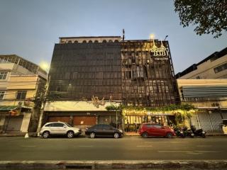 ขายอาคารพาณิชย์ 5 ห้อง 4 ชั้น ติดถนนหน้าลานคนเมือง เสาชิงช้า วัดสุทัศน์  เหมาะทำโรงแรม โฮสเทล ภัตตาคาร สำนักงาน