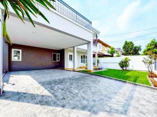 เพอร์เฟคเพลส  รามคำแหง164 บ้านเดี่ยวพร้อมเฟอร์ฯ 4 นอน 3 น้ำ ใกล้โรงเรียน RIS มีนบุรี 900 ม. 52 ตร.ว. 180 ตร.ม.