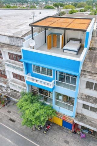อาคาร 4 ชั้น ถ.คู้บอนต้นๆ อาคารพาณิชย์รีโนเวทใหม่ 5 นอน 3 น้ำ ใกล้วัดคู้บอน 650 ม. 20 ตร.ว. 288 ตร.ม.