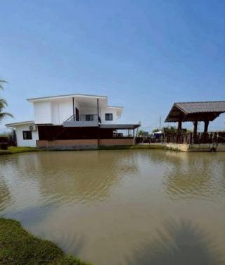 โซนแม่ริม ให้เช่า 30,000 บาท/เดือน วิวทะเลสาบและภูเขา พร้อมเฟอร์นิเจอร์ครบ บรรยากาศธรรมชาติสุดสงบ รายล้อมด้วยทุ่งนา และลำธาร #รับสัตว์เลี้ยง