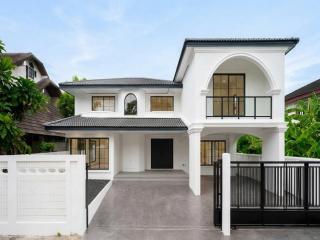 HS 1971 ขายบ้านเดี่ยวหรู 2 ชั้น 80 ตรว 4 ห้องนอน บางนาตราด ซอย 12 รีโนเวทใหม่ทั้งหลัง ใกล้ Central บางนา