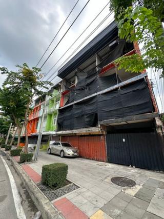 ขายที่ดินพร้อมสิ่งปลูกสร้าง — ริมถนนราษฎร์บูรณะ ทำเลดี ติดถนนใหญ่ 