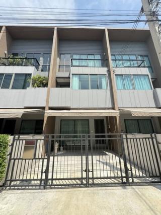 รหัสC7159 ให้เช่าทาวน์โฮม 3ชั้น บ้านกลางเมืองพระราม 9 – กรุงเทพกรีฑา บ้านตกแต่งครบพร้อมอยู่