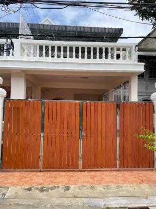 ให้เช่าทาวน์เฮาส์ 2 ชั้น 34 ตร.ว. ซอยอุดมสุข 51 เขตบางนา ใกล้ทางด่วนบางนา