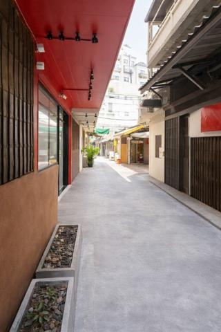 MRT วัดมังกร 200 ม. Shophouse ให้เช่า 1 น้ำ 1 ครัว  42 ตร.ม.ทำเลไชน่าทาวน์ เยาวราช เหมาะสำหรับร้านค้า คาเฟ่ หรือธุรกิจ แหล่งท่องเที่ยว 