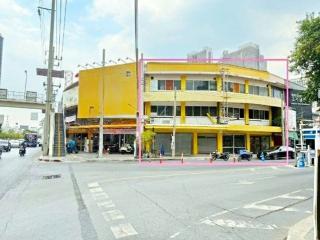 ใกล้ MRT สามย่าน 450 ม.พื้นที่ต่อชั้น 36 ตร.ว.144 ตร.ม.  ซ.จุฬา ติดถนนพระราม 4  ตึกแถวให้เช่า สามย่าน 2 นอน 5 น้ำ 