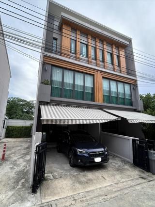 ให้เช่าทาวน์โฮม 3 ชั้นสุดหรู หลังมุม Eigen Premium Townhome พัฒนาการ ซอยอ่อนนุช 70/1