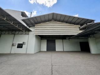 ให้เช่าโกดัง 1500 ตร.ม. พร้อมออฟฟิศ 2 ชั้น ย่านอ้อมใหญ่ เยื้อง Big C อ้อมใหญ่
