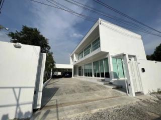 ให้เช่าบ้านเดี่ยวสร้างเอง สไตล์ Modern 2 ชั้น 80 ตรว.  5 ห้องนอน ใกล้สนามบินสุวรรณภูมิ , Robinson Lifestyle ลาดกระบัง