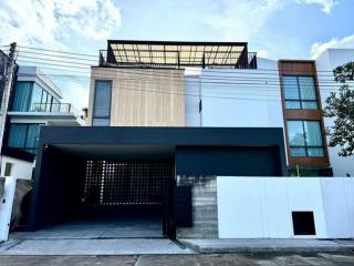 โซนเจ็ดยอด ขาย 15.9 ล้าน Pool villa 3 ชั้น ตกแต่งสุดหรู #เฟอร์นิเจอร์บิ้วอินครบ #สไตล์โมเดิร์น พร้อมเข้าอยู่ได้เลย ปล่อยเช่าก็ได้