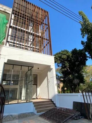 ให้เช่าโฮมออฟฟิศ 4.5 ชั้น 360 ตร.ม. ซอยสุขุมวิท 62 ใกล้ BTS สถานีบางจาก