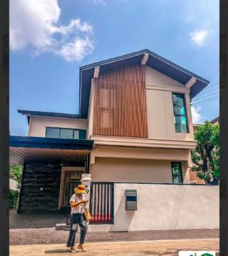ให้เช่าบ้านสวนปริญสิริ เอกมัย รามอินทรา รีโนเวทใหม่ 250 ตร.ม. 3 นอน ราคา 79000 บาท