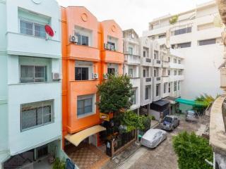 ให้เช่าอาคารพาณิชย์ 4 ชั้น 2 คูหาติดกันตีทะลุกัน 680 ตร.ม. ถนนลาดพร้าว 15 (ซอย RS) ใกล้ Union Mall