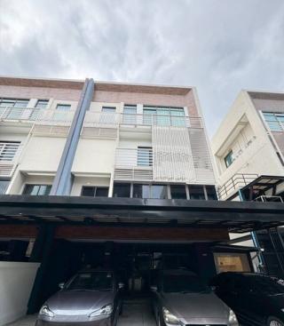 สำนักงาน ขายโฮมออฟฟิศ 4 ชั้น เอกมัยรามอินทรา จังหวัด กรุงเทพ เขต บึงกุ่ม    สถานที่ใกล้ เซ็นทรัล อีสต์วิลล์ 44 ตร.วา พื้นที่ใช้สอย 417 ตร.ม.