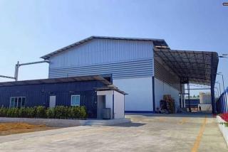 BR 1881 ให้เช่าโรงงาน เมืองสมุทรสาคร ใกล้นิคมอยู่เจริญท่าจีน 900 ตารางวา พื้นที1,318 ตร.ม.หลังคาสูง 10 เมตร พร้อมเครน 5 ตัน ขอ รง 4 ได้