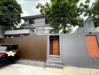 ขายบ้านเดี่ยว 3 ชั้น 102 ตร.ว. ซ.ปรีดีพนมยงค์ 26 สไตล์โมเดิร์น พร้อมสระว่ายน้ำ