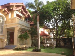 ให้เช่าบ้านเดี่ยว2ชั้น 100ตรว. จอดรถได้หลายคัน อยู่ถนนศรีนครินทร์ ใกล้โรงพยาบาลเปาโลสมุทรปราการ