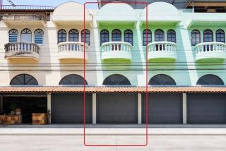เลียบวารี43-69  หนองจอก บิ๊กซีมิตรสัมพันธ์  ใกล้ The Extenso เลียบวารี ทาวน์เฮ้าส์ 2 ชั้นครึ่ง พร้อมดาดฟ้า 2นอน  2 ที่จอดรถ 19ตร.ว.