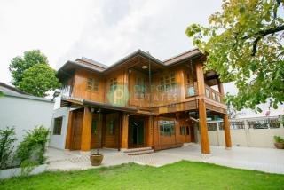 Teak House (Detached House) Near Sutthisan For Rent and Sale (D2861)