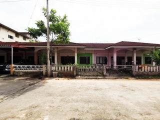 ขายทาวน์เฮ้าส์  หมู่บ้านเพชรไพรัช ถนนสายสุราษฎร์ธานี-บ้านนาสาร    สุราษฎร์ธานี