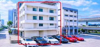 10 ห้องนอน จอดรถได้ 6 คัน ใกล้มหาวิทยาลัยรามคำแหง 850 ม. อาคารพาณิชย์ 2 คูหา 4 ชั้น 7 ห้องน้ำ รามคำแหง 17-30  400 ตร.ม.