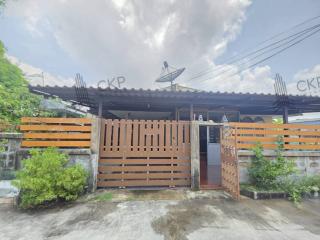 ขาย บ้านชั้นเดียวทำเลดีใกล้ถนนเทพารักษ์ พื้นที่ 64 ตร.วา เดินทางสะดวก ใกล้ตลาด ห้าง โรงเรียน และโรงพยาบาลครบจบในย่านบางพลี | รหัส 93357