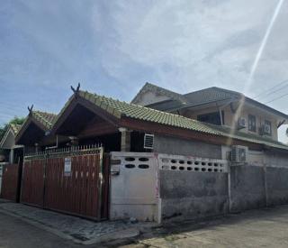 ขายด่วน! ทาวน์เฮาส์ - 4 BEDROOM 2 ห้องน้ำ 40 ตาราง-วา 0 Ngan 0 RAI 2790000 บ. ใกล้ • สถานีรถไฟฟ้าบางใหญ่ MRT • เซ็ลทรัล เวสเกต • บิ๊กซี บางใหญ่ • โรงพยาบาล เกษมราษฎร์ • โรงพยาบาลบางใหญ่ • ตลาดบางใหญ่ • ตลาดแสงจันทร์ • สถานีตำรวจบางใหญ่ • ที่ว่าการอำเ
