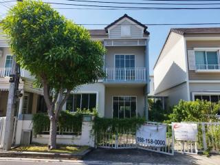 ขายบ้านแฝด 2 ชั้น หมู่บ้านเดอะวิลเลจ บางนา กม.10 ซ.มหาชัย ถ.บางนาตราด บางพลี สมุทรปราการ