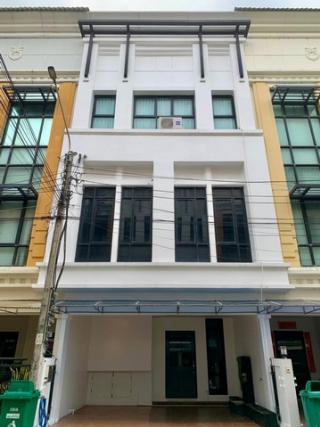  ให้เช่าทาวน์โฮม 3.5 ชั้น 4 ห้องน้ำ 3 ห้องนอน พร้อมเฟอร์นิเจอร์ โครงการ บ้านกลางกรุง ออฟฟิศ พาร์ค บางนา