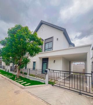 ให้เช่าบ้านเดี่ยว Centro Bangna Phase 2 พื้นที่ 235 ตร.ม. 4 นอน 4 น้ำ เฟอร์ครบ ใกล้ Mega Bangna 100000 บาท