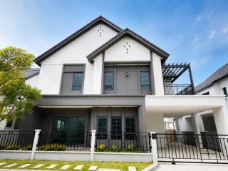 ให้เช่าบ้านหรู Centro Bangna Phase 2 หลังมุม 300 ตร.ม. 4 นอน 5 น้ำ ใกล้ Mega Bangna 140000 บาท