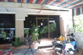 ทาวน์เฮาส์ 3 ชั้น หมู่บ้านลัลลี่วิลล์ 2 ถนนเทพารักษ์ (ซอยมังกร)