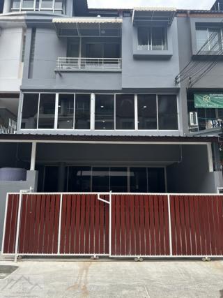 ให้เช่าโฮมออฟฟิศ 4 ชั้น 300 ตร.ม. 5 ห้อง หมู่บ้านสินธานี ลาดพร้าว 80 รีโนเวทใหม่ ใกล้เลียบด่วน ใกล้รัชดาเหม่งจ๋าย
