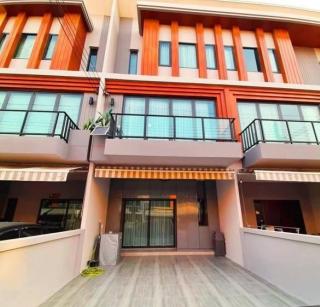 ให้เช่าทาวน์โฮม 3 ชั้น 23 ตร.ว. ไอเจ้นท์ พัฒนาการ ซอยพัฒนาการ 99 ใกล้สวนหลวง ร.9