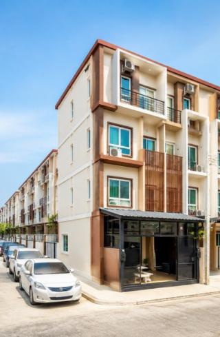 ทำเลอ่อนนุช-ลาดกระบัง 3 นอนใกล้โรบินสัน ลาดกระบัง 300 ม. โฮมออฟฟิศหัวมุม ติดถนนเมน