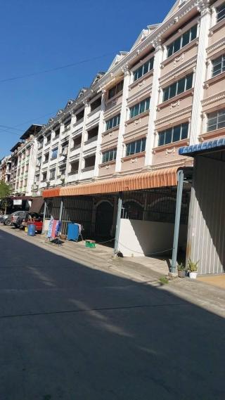 ขาย-ให้เช่า ตึกแถว 4.5 ชั้น มีดาดฟ้า ติดห้างแฟชั่นไอส์แลนด์  เขตหนองจอก กรุงเทพมหานคร