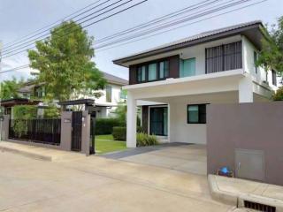 ให้เช่าบ้านเดี่ยว ชั้นมัณฑนา บางนา กม.7 4ห้องนอน 3ห้องน้ำ ตกแต่งสวยเฟอร์เจอร์เครื่องใช้ไฟฟ้าครบ **ใกล้เมกะบางนาและ โรงเรียนนานาชาติ