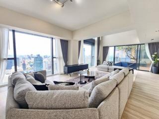 Elegant Duplex at The Met with Private Pool and Skyline Views