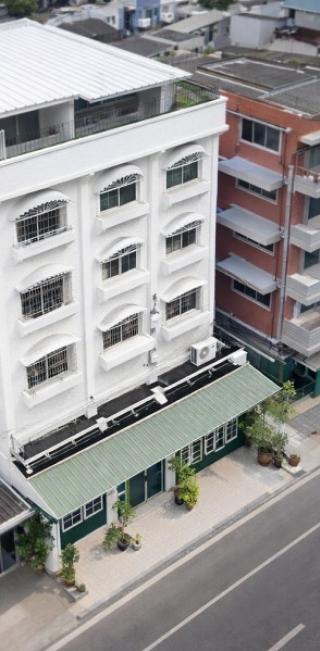 อาคารพาณิชย์หัวมุม 5 ชั้น 2 คูหา 15นอน 15น้ำ MRT ลาดพร้าว 101 249ม. และ เดอะมอลล์ บางกะปิ 950ม.40 ตร.ว.  640 ตร.ม. จอดรถ 3-4 คัน