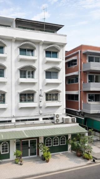 MRT ลาดพร้าว 101 249ม. อาคารพาณิชย์หัวมุม 5 ชั้น 2 คูหา 15นอน 15น้ำ เดอะมอลล์ บางกะปิ 950ม.   40 ตร.ว.  640 ตร.ม. จอดรถ 3-4 คัน