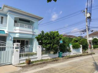 ขายบ้านเดี่ยว 2ชั้น มบ.ลัดดารมย์ 89ตร.วา หลังริมถนนเมนหมู่บ้าน ทำเลดี โครงการติดถนนใหญ่ รัตนาธิเบศร์ หน้าทางเข้า ติดMRT สีม่วง สถานีไทรม้า