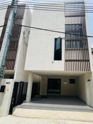 HR 10178 ให้เช่าทาวน์โฮม 3 ชั้นสไตล์โมเดิร์น Oak House สุขุมวิท 101-1 ใกล้ BTS อุดมสุข