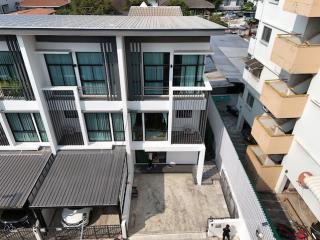 BH4129 ให้เช่าทาวน์โฮม 3 ชั้น โครงการ Cozy โชคชัย 4 ซอย 30 เฟส 3-4 บ้านใหม่ แต่งครบ พร้อมอยู่